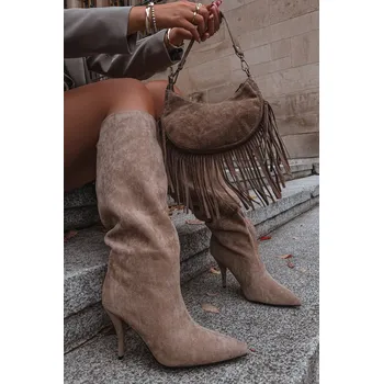 Dámské kozačky Boto Nafukovací dámské kozačky na podpatku z eko semiše Noretta Barva: Béžová, Velikost: 40