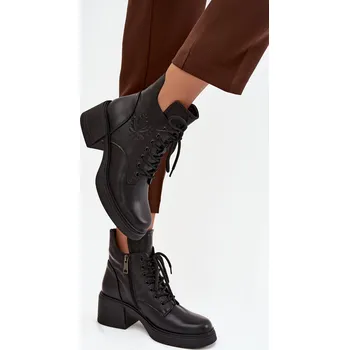 Dámské kozačky Dámské kožené kotníkové boty na klínku s vyhříváním Vinceza 39950 Barva: Černá, Velikost: 38