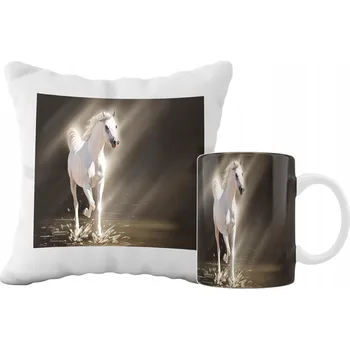 SADA HRNEK A POLŠTÁŘ KONĚ ZVÍŘATA NÁPAD NA DÁREK SKVĚLÁ GRAFIKA