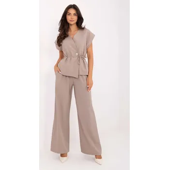 Elegantní komplet kalhot a vesty s vázáním v pase model 02978 barva fango