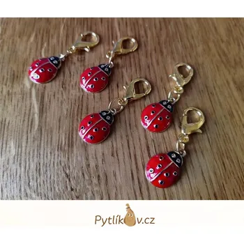 Přívěsek Přívěsek na klíče/kabelku/batoh Beruška (Přívěsek s karabinkou. Testováno na nikl. Materiál: Zinkoslitina.)