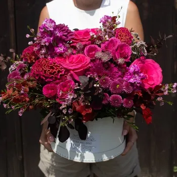 umělá květina Fuchsiový flower box (v odstínech sytě růžové/červené/fialové) Luxusní kytice