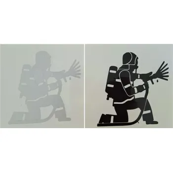 Samolepicí dekorace na vozidlo Samolepka na auto - klečící hasič - černá