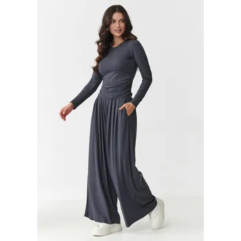 Viskózový set s nařasenou halenkou a širokými kalhotami M892 Barva: Grafitová, Velikost: S