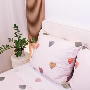 Bavlněný povlak na polštář 70x90 cm barevná srdíčka