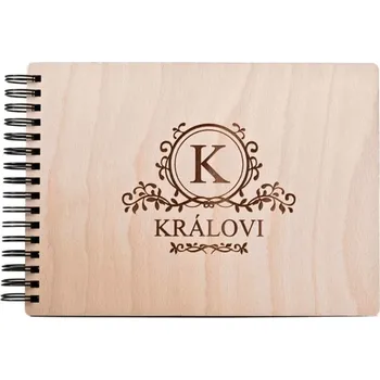 Fotoalbum Dřevěné fotoalbum - Monogram Vyber typ vazby: Dva doplňovací kroužky (sříbrné), Barva vnitřních papírů: Latte