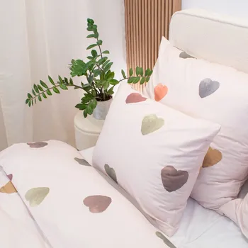 Bavlněný povlak na polštář 50x70 cm barevná srdíčka