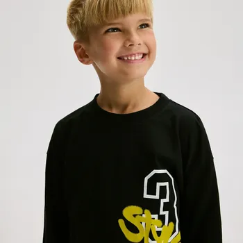 Chlapecké tričko Reserved - Tričko s dlouhými rukávy a potiskem - černý - 049FI-99X - 049FI-99X-158