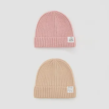 Reserved - Sada 2 čepic ze strukturované látky s nášivkou - vícebarevná - 322HG-MLC - 322HG-MLC-R36