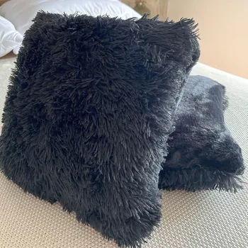 Polštář Chlupatý polštář 40x40 - Peluto černý