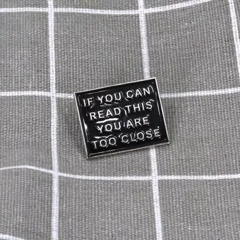 If you can read this you are too close / Pokud toto dokážeš přečíst, jsi příliš blízko