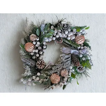 Věnec Vánoční věnec na dveře s růžovo-zlatou dekorací a umělým sněhem, 40 cm