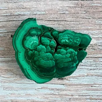 Malachit leštěný plátek AA kvalita 13 cca 6 x 4,5 cm, 48 g