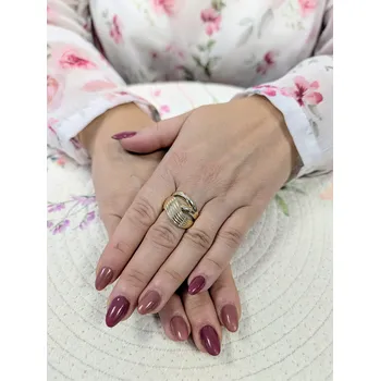 Prsten Zlatý dámský prsten s rýhováním a leskem Velikost prstenu: 53, Váha: 3,01, Ryzost: 14kt (585/1000)