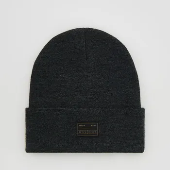 Čepice Reserved - Čepice beanie s&nbsp;nášivkou - tmavě šedá - 042FE-90M - 042FE-90M-ONE