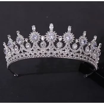 Čelenka B-TOP Bohatě zdobená korunka s kubickými zirkony s květinovými motivy Druh barvy: Stříbrná