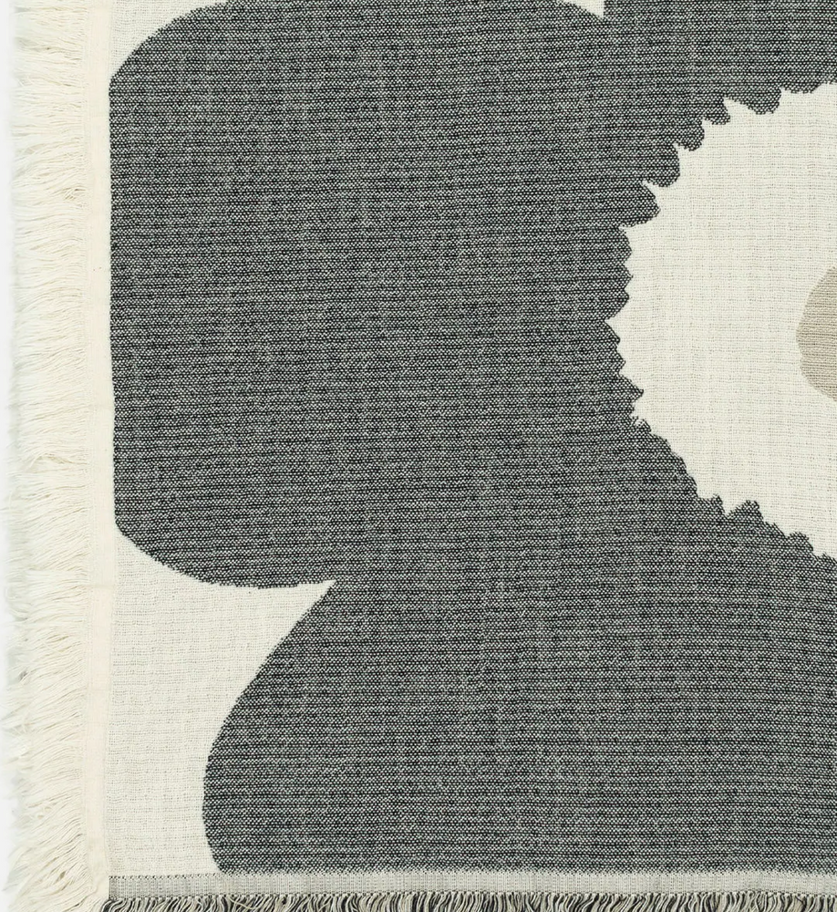 Marimekko Bavlněná deka Unikko 150x220cm antracitová a bílá