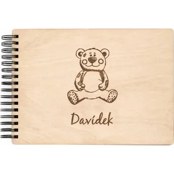 Fotoalbum Dětské dřevěné fotoalbum Medvídek Vyber typ vazby: Dva doplňovací kroužky (sříbrné), Barva vnitřních papírů: Grafitová