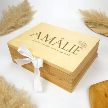 Lovelu Vzpomínková krabice se jménem - bílá mašle - Bohatství vzpomínek