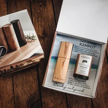 Dárkový potravinový koš La Plantation Dárková sada s mlýnkem z jasanu s černým pepřem SADA43-CM15JASKBP