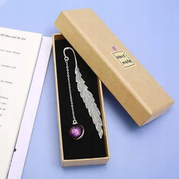 Doplněk ke knize ZÁLOŽKA DO KNIHY PÉŘÍČKO SVÍTÍCÍ PŘÍVĚSEK ZNAMENÍ ZVĚROKRUHU STŘELEC