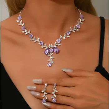 Souprava šperků B-TOP Elegantní 2dílná souprava náušnic a náhrdelníku s krystalovými květy Druh barvy: Fialová