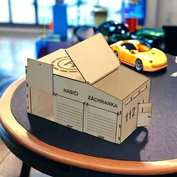 garáž Dřevěná garáž pro autíčka – třímístná velká Varianta: nebarvená