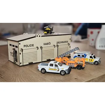 garáž Dřevěná garáž pro autíčka – třímístná MALÁ Varianta: nebarvená