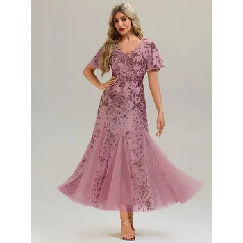 Dámské šaty Společenské šaty s krátkým rukávem, volánky, flitry a výstřihem Barva: Purpurová, Velikost: L