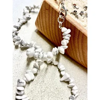 Náhrdelník Prosperk Náhrdelník z minerálů Howlit sekaný S4985