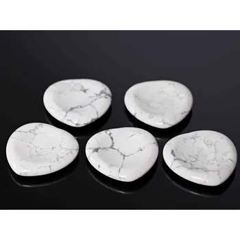 Drahý kámen Magieprirody.cz Masážní kámen Howlit hmatka srdce 40x40 mm #ZM48