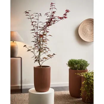 Květináč Květináč hnědý vláknitý jíl 25 x 25 x 38 cm drenážní otvory vroubkovaný povrch zahradní terasa Beliani