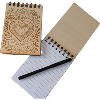 Dary dřeva Dřevěný zápisník A6 s gravírováním – originální dárek