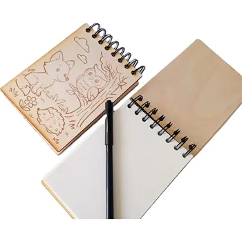 Dary dřeva Dřevěný zápisník A6 s gravírováním –zvířatka