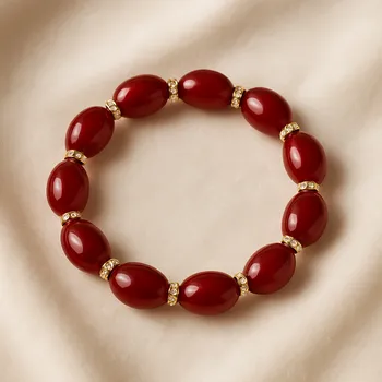 Náramek Náramek červený se zlatými ozdobami