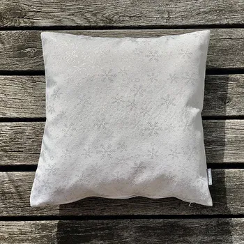 Dekorativní polštářek BYTEMA Vánoční dekorační povlak VLOČKY STŘÍBRNÉ 50 x 50 cm
