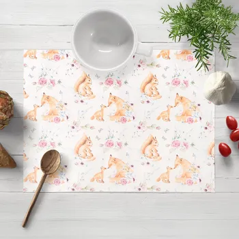 prostírání Dětské bavlněné prostírání na stůl Sandra SA-694 Veverky a lišky mezi květinami na bílém 30x40 cm