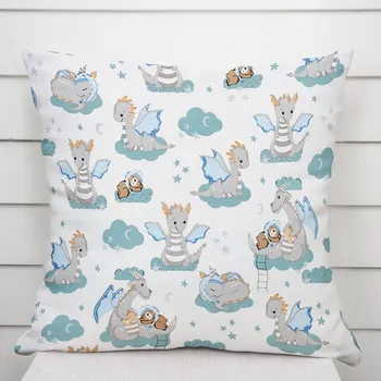 Povlak na dekorativní polštářek Dětský bavlněný povlak na polštář Sandra SA-689 Dráčci s medvídky na modrozelených obláčcích na bílém 50 x 60 cm