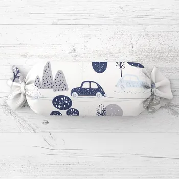Dekorativní polštářek Dětský polštář válec bonbon Sandra SA-685 Modrá auta mezi stromy na bílém 15x60 cm