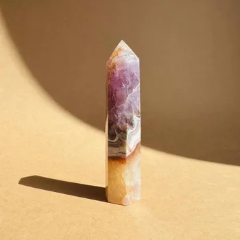 Drahý kámen Ametyst s achátem malý obelisk