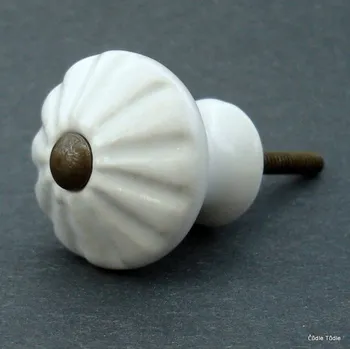 Nábytkové kování Nábytková knopka bílá 3,5 cm se šroubem - úchytka