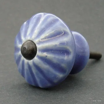 Nábytkové kování Nábytková knopka modrofialová 3,5 cm se šroubem - úchytka