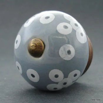 Nábytkové kování Nábytková úchytka šedá s puntíky 4 cm - knopka