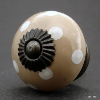 Nábytková úchytka moka hnědá s bílými puntíky 4 cm - knopka