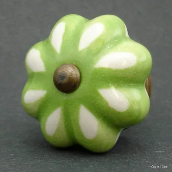 Nábytkové kování Nábytková úchytka bílá se světle zelenou konturou 4,2 cm - knopka