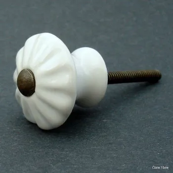 Nábytkové kování Nábytková knopka bílá 3 cm se šroubem - úchytka