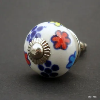 Nábytkové kování Nábytková úchytka bílá s kytičkami 3 cm - knopka