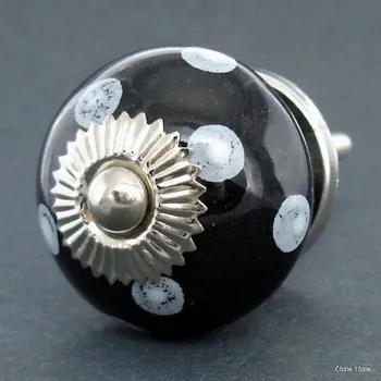 Nábytkové kování Nábytková úchytka černá s bílými puntíky 4 cm - knopka