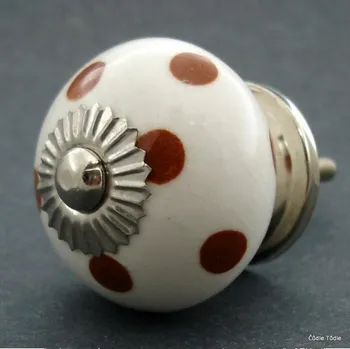 Nábytkové kování Nábytková úchytka bílá s hnědými puntíky 4 cm - knopka