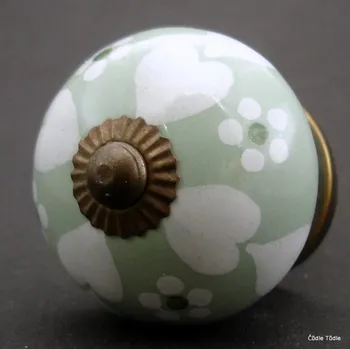 Nábytkové kování Nábytková úchytka světle zelená s bílými srdíčky 4 cm - knopka